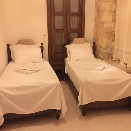 Damaki Hotel